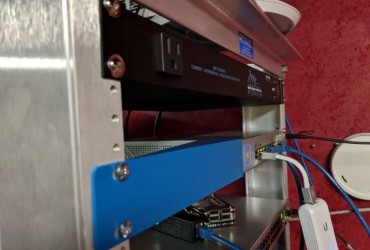 Ubiquiti UniFi Switch 8 (150W) rack mount spacer